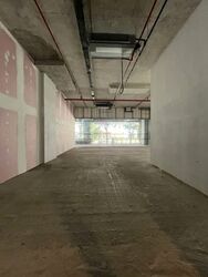 Middle Road (D7), Retail #610490651